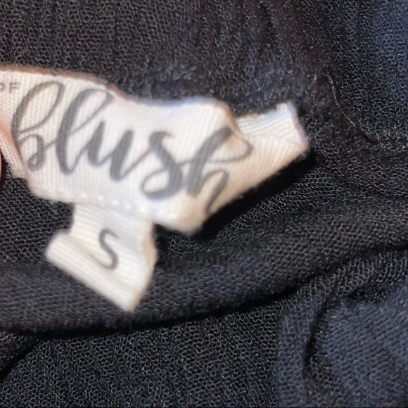 Blush brand off shoulder black Woman’s small romper 3/4 bell sleeve shorts - Picture 9 of 9